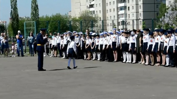 8 мая в начальной школе прошел традиционный парад войск, посвященный Дню Победы.
